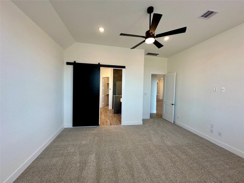 Spacious, unfurnished interior of a new home in Briarley, Montgomery (Image 37).