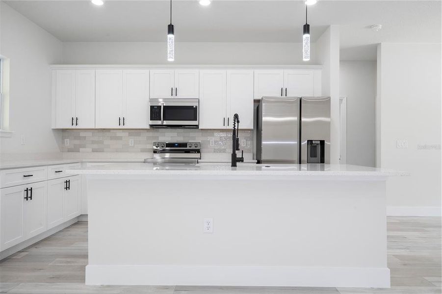 Spacious, unfurnished interior of a new home in , Citrus Springs (Image 28).