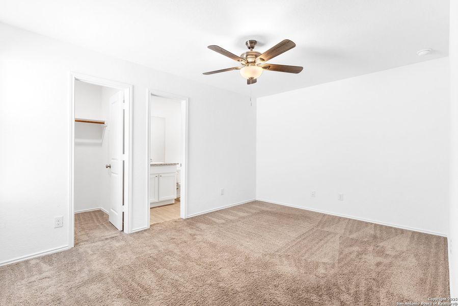 Spacious, unfurnished interior of a new home in Presa Point, San Antonio (Image 16). Spacious, unfurnished interior of a new home in Presa Point, San Antonio (Image 16).