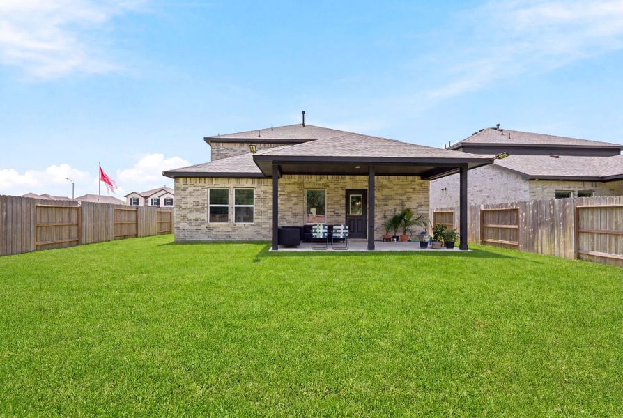 Exterior details and patio area of a home in Massey Oaks, Pearland (Image 28).