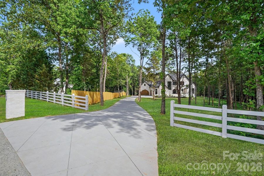 Natural landscape and outdoor views near in Mint Hill (Image 42). Natural landscape and outdoor views near in Mint Hill (Image 42).