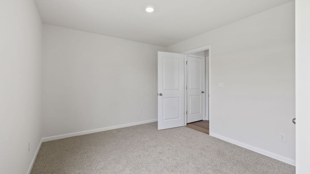 Spacious, unfurnished interior of a new home in Cedar Gap, Fountain Inn (Image 20).