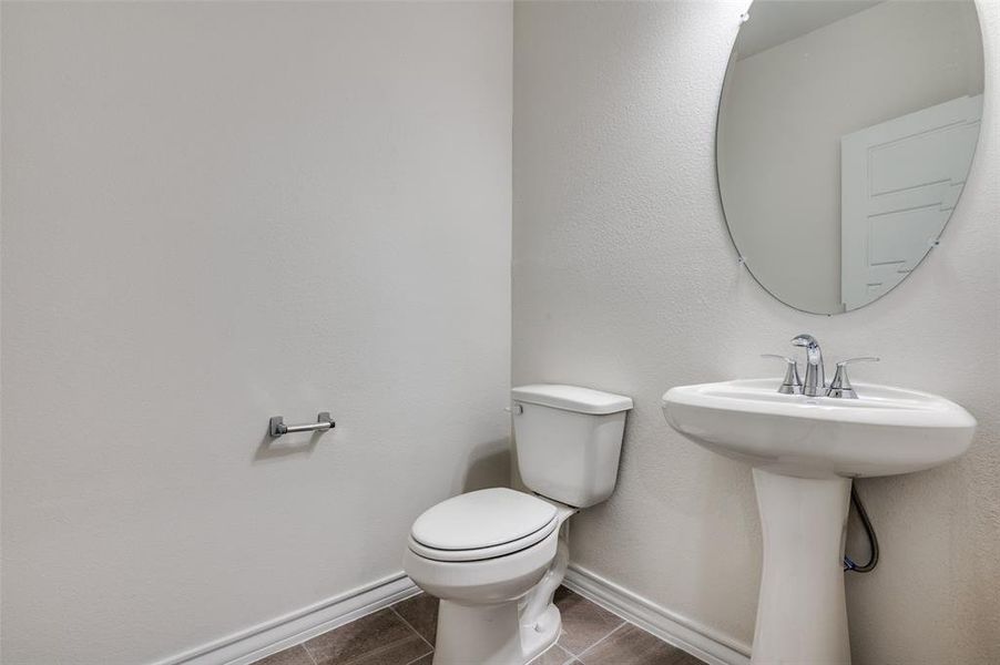 Furnished interior view inside a new home in Cottonwood Creek, Seagoville (Image 11).