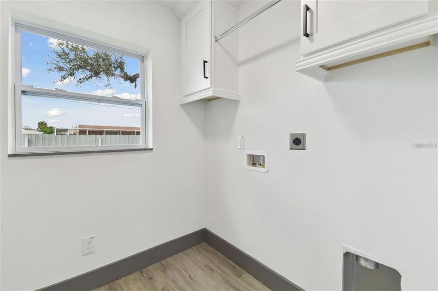 Spacious, unfurnished interior of a new home in , Tampa (Image 24).