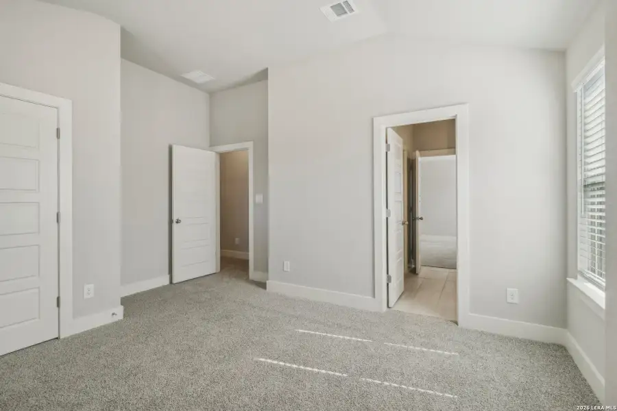 Spacious, unfurnished interior of a new home in Fox Falls, Boerne (Image 24).