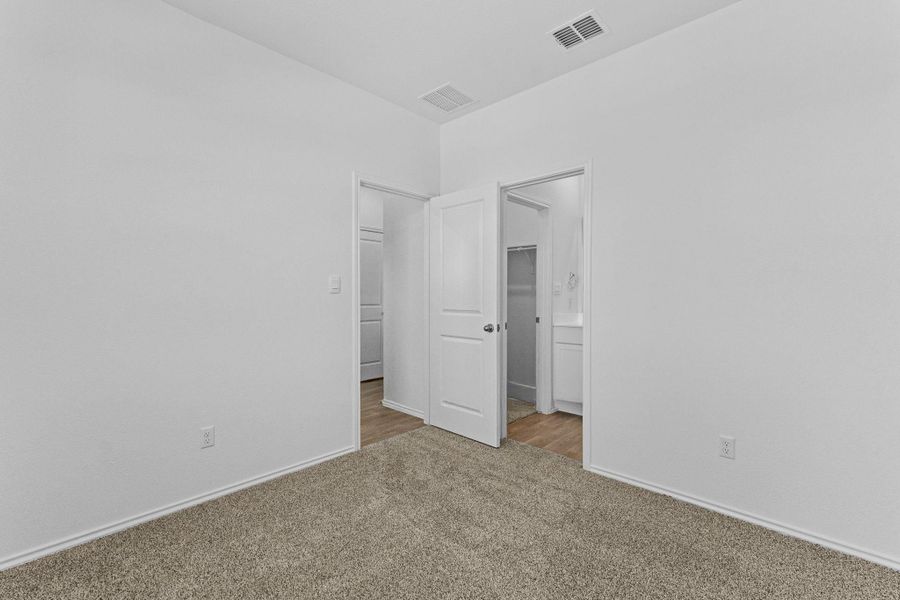 Spacious, unfurnished interior of a new home in Valverde, Bastrop (Image 33).