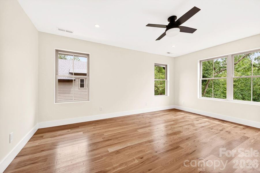 Spacious, unfurnished interior of a new home in , Asheville (Image 28).