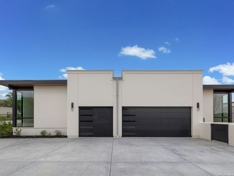 Front exterior of a new home in , San Antonio, TX, highlighting curb appeal (Image 25). Front exterior of a new home in , San Antonio, TX, highlighting curb appeal (Image 25).