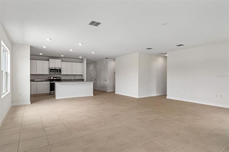 Spacious, unfurnished interior of a new home in Liberty Trace, Haines City (Image 29). Spacious, unfurnished interior of a new home in Liberty Trace, Haines City (Image 29).
