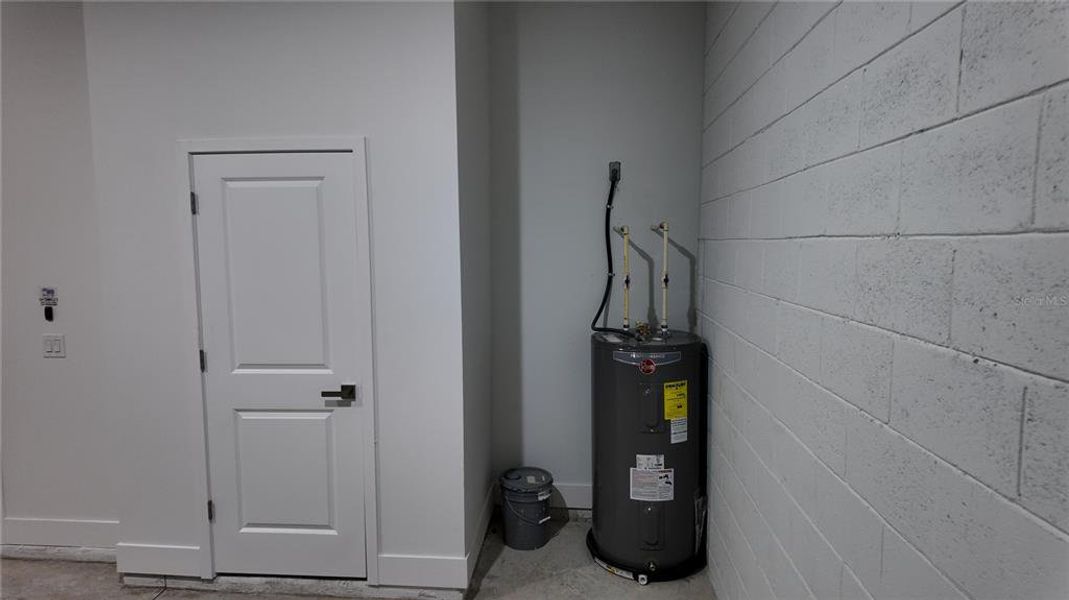 Close-up of interior finishes inside a home in , Dunnellon (Image 11).