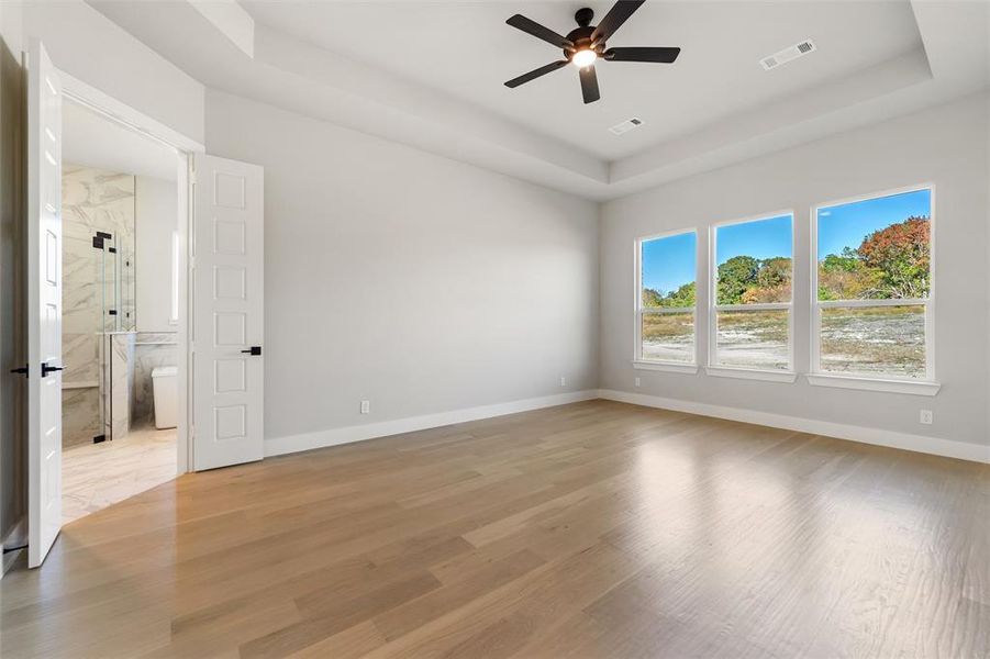 Spacious, unfurnished interior of a new home in King Crossing Estates, Van Alstyne (Image 20). Spacious, unfurnished interior of a new home in King Crossing Estates, Van Alstyne (Image 20).