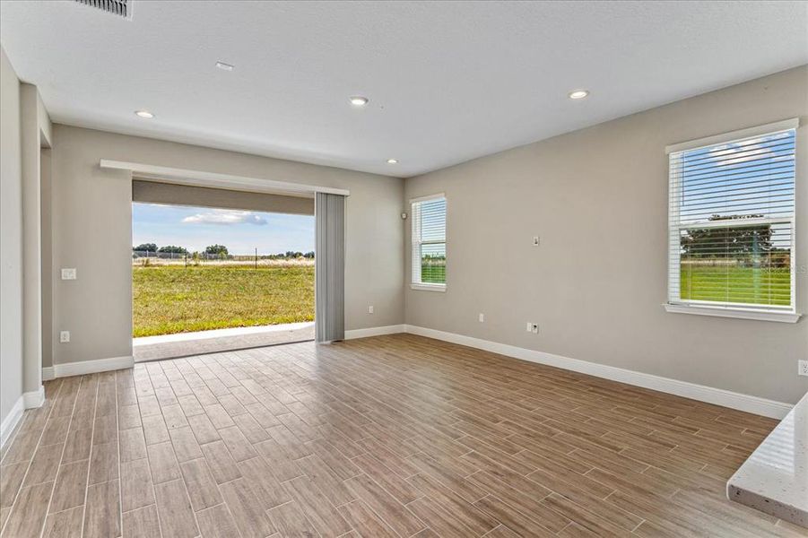 Spacious, unfurnished interior of a new home in , Winter Garden (Image 30).