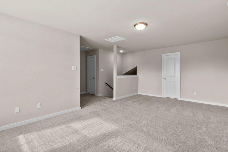 Spacious, unfurnished interior of a new home in Laurel Landing 40', Alvin (Image 13).
