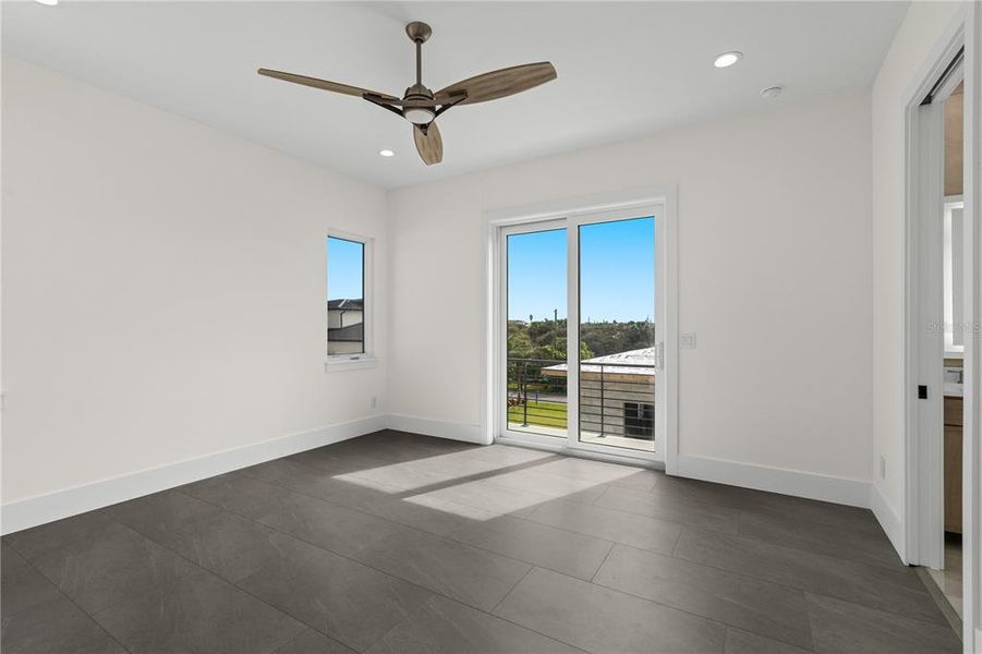 Spacious, unfurnished interior of a new home in , New Smyrna Beach (Image 99).