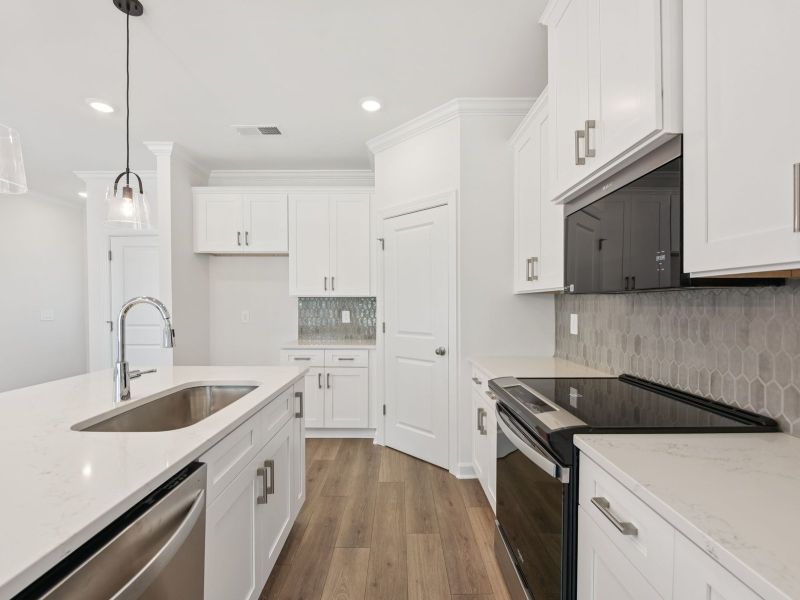 The functional kitchen makes your weekly meal-prep much easier. The functional kitchen makes your weekly meal-prep much easier.