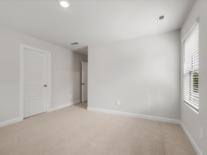Spacious, unfurnished interior of a new home in Avalon Townes, Lyman (Image 14).