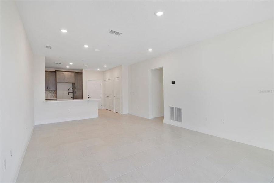 Spacious, unfurnished interior of a new home in Gatherings® of Lake Nona, Orlando (Image 18).