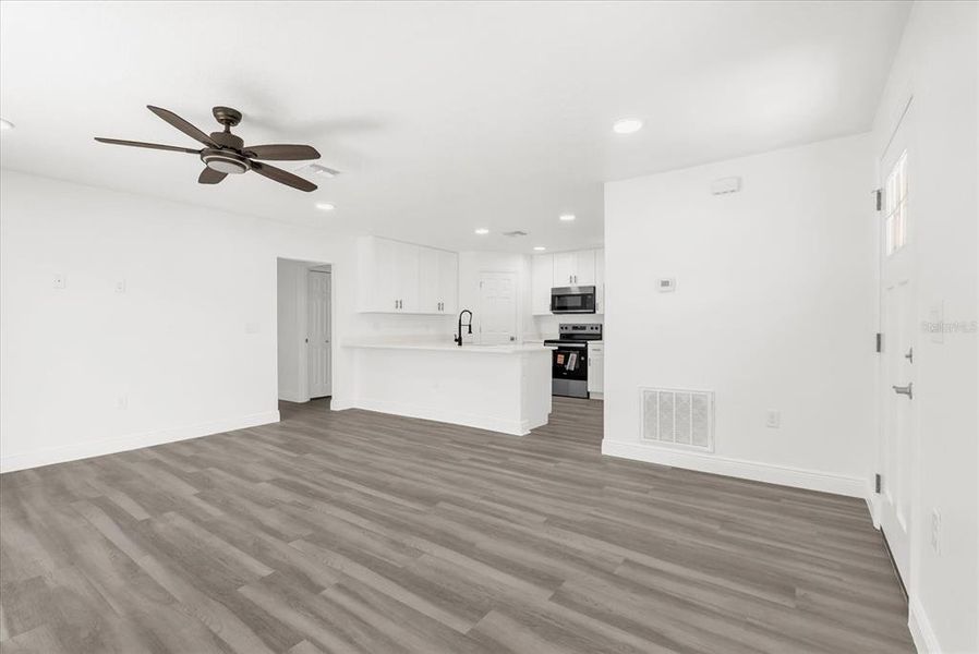 Spacious, unfurnished interior of a new home in , Sanford (Image 15).