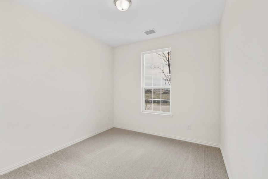 Spacious, unfurnished interior of a new home in Edgewater, Fate (Image 24).