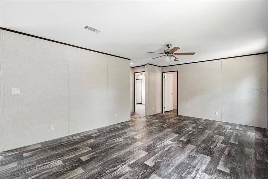 Spacious, unfurnished interior of a new home in , Okeechobee (Image 17).