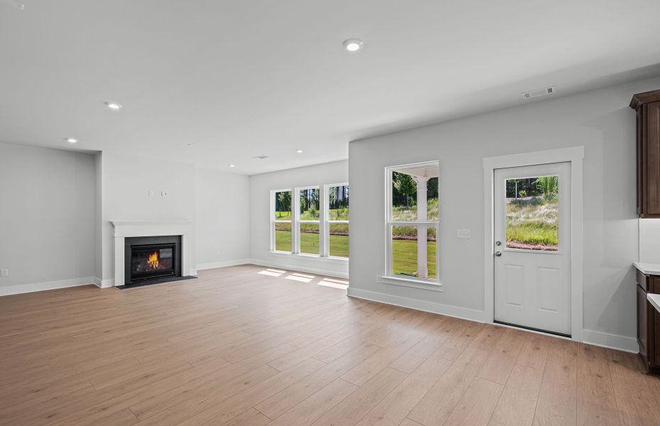Spacious, unfurnished interior of a new home in Creekside at Skelton, Hoschton (Image 19).