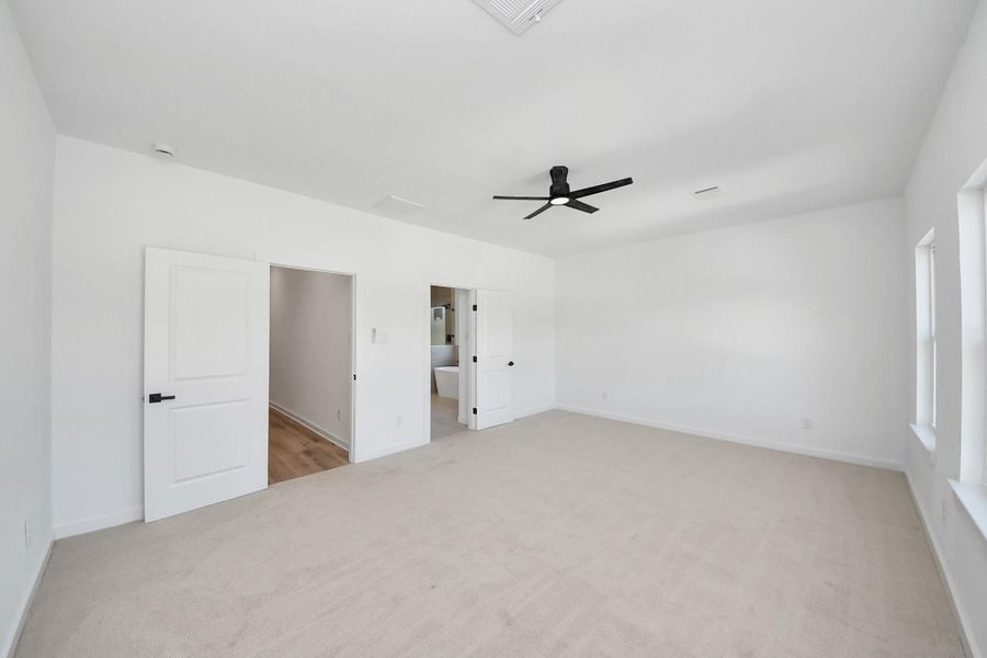 Spacious, unfurnished interior of a new home in , Houston (Image 23).