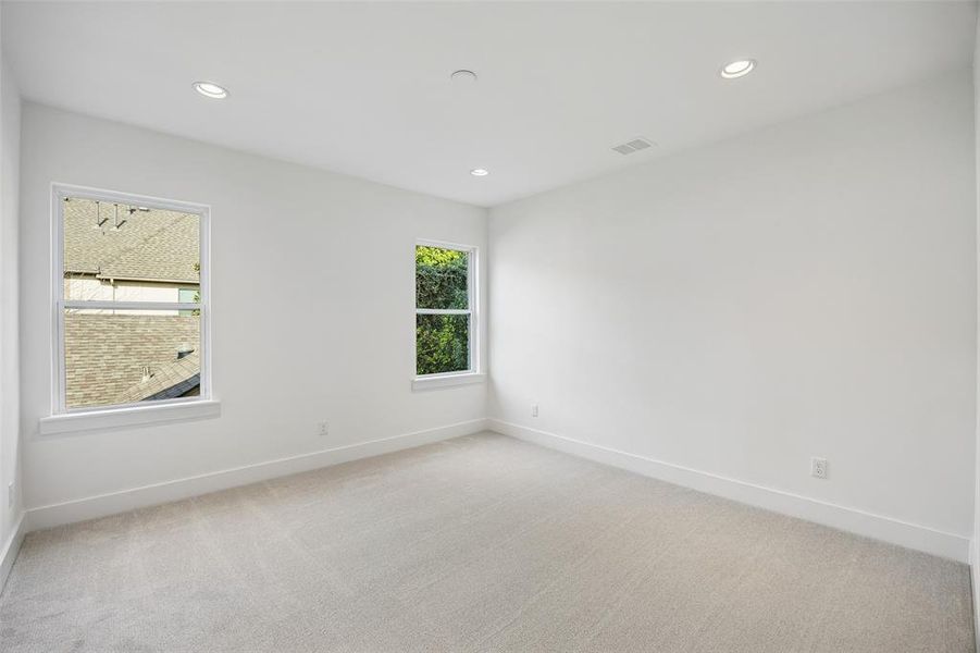 Spacious, unfurnished interior of a new home in , Dallas (Image 33).