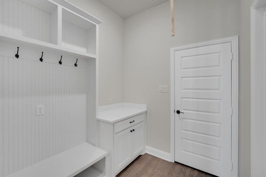 Furnished interior view inside a new home in Levante, Waxahachie (Image 10).