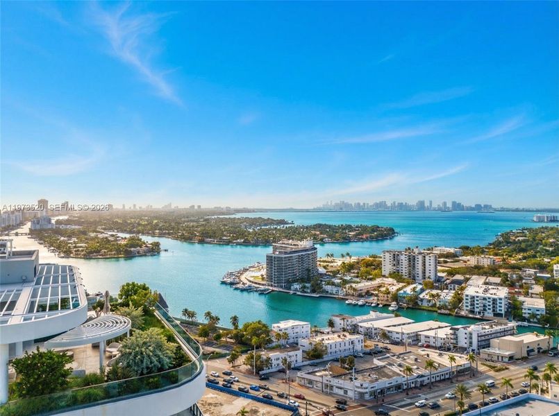 Condo located in Miami, FL showcasing its design and architecture (Image 29).