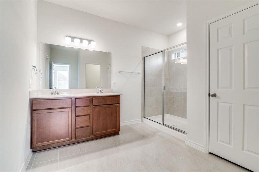 Furnished interior view inside a new home in Heartland Signature, Crandall (Image 10).