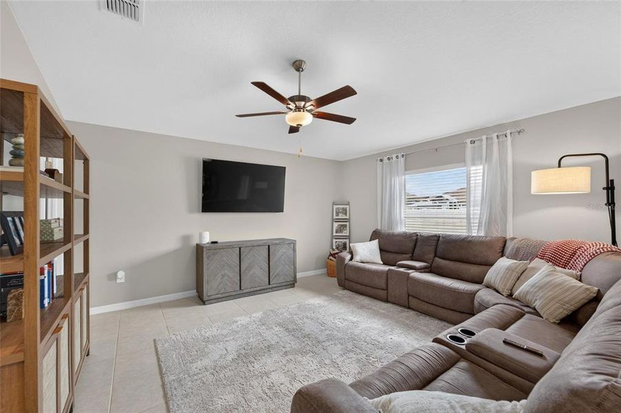 Furnished interior view inside a new home in , Bartow (Image 42).