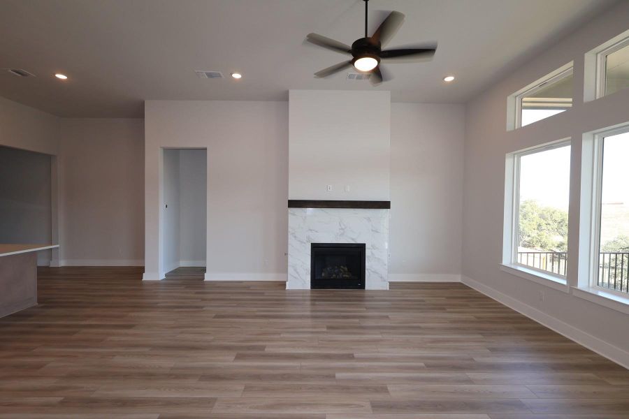 Spacious, unfurnished interior of a new home in Lariat, Liberty Hill (Image 14).