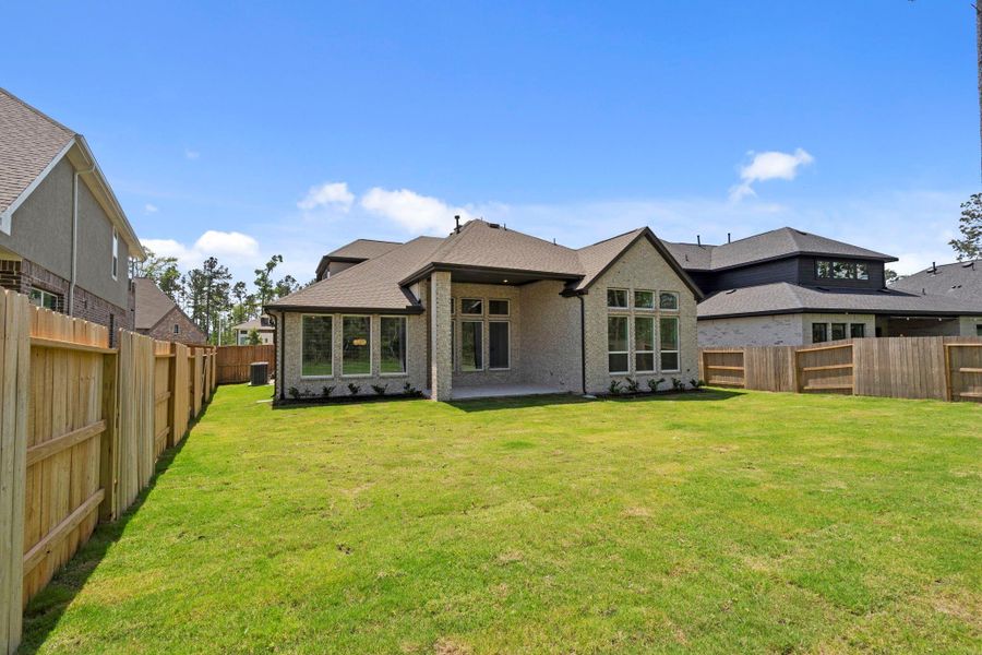 Exterior details and patio area of a home in Evergreen, Conroe (Image 4).