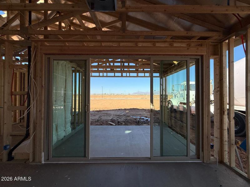 04- Large Covered Patio