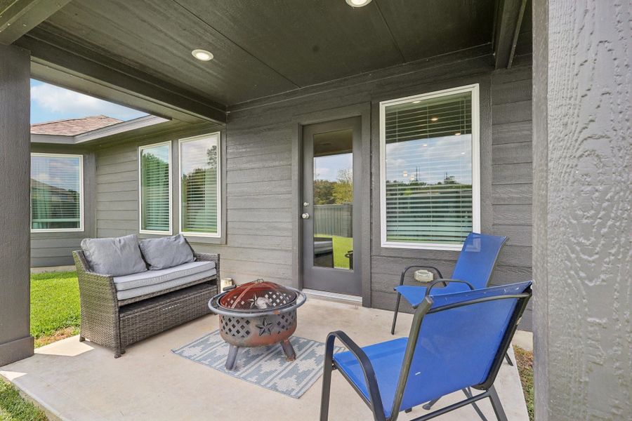 Furnished interior view inside a new home in Sundance Cove - Classic Series, Crosby (Image 15). Furnished interior view inside a new home in Sundance Cove - Classic Series, Crosby (Image 15).