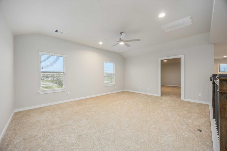 Spacious, unfurnished interior of a new home in Briarwood Crossing, Rosenberg (Image 29).