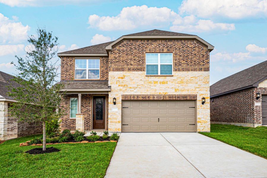 Front exterior of a new home in Wedgewood Forest, Conroe, TX, highlighting curb appeal (Image 1).