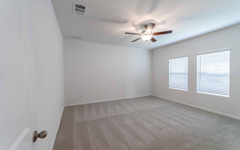 Spacious, unfurnished interior of a new home in Paramount, Kyle (Image 11).