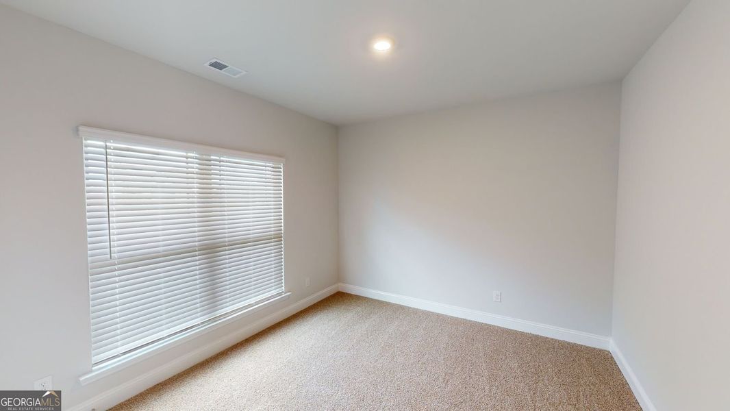 Spacious, unfurnished interior of a new home in Oakview Estates, Macon (Image 21).