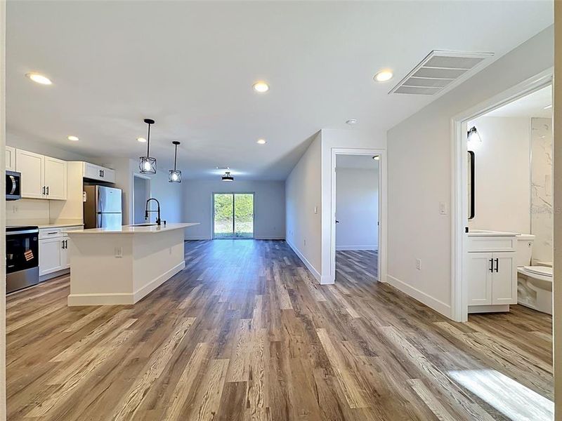 Spacious, unfurnished interior of a new home in , North Port (Image 28).