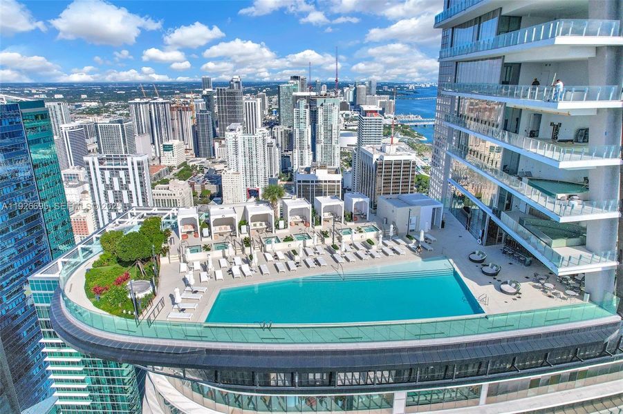 Condo located in Miami, FL showcasing its design and architecture (Image 29).