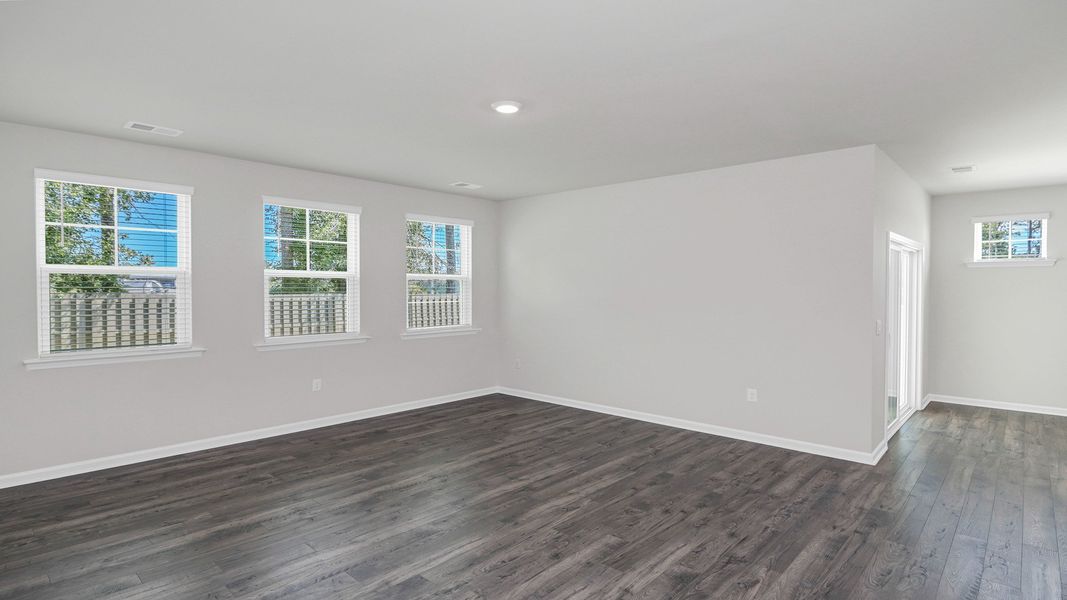 Spacious, unfurnished interior of a new home in Sease's Pond, Gilbert (Image 21).