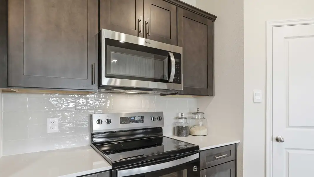 Furnished interior view inside a new home in Blaire Lake, Tyler (Image 5).