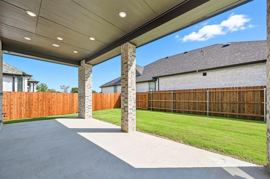 Exterior details and patio area of a home in Dove Hollow, Waxahachie (Image 2). Exterior details and patio area of a home in Dove Hollow, Waxahachie (Image 2).