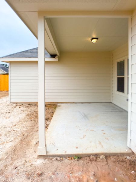 Representative exterior details of a home built from the Floor Plan 1816 by Colina Homes in Grand Magnolia, Magnolia (Image 29). Representative exterior details of a home built from the Floor Plan 1816 by Colina Homes in Grand Magnolia, Magnolia (Image 29).
