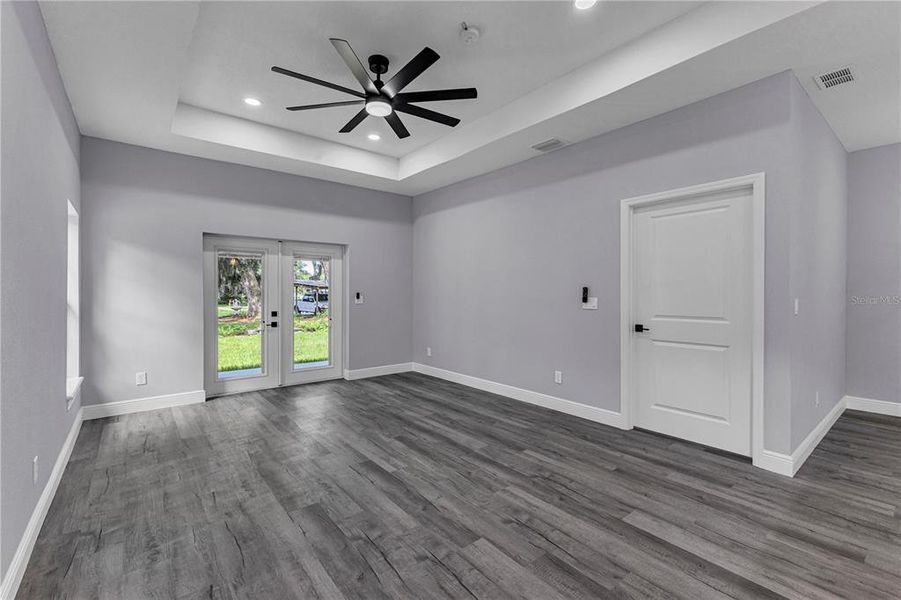 Spacious, unfurnished interior of a new home in , Daytona Beach (Image 14).