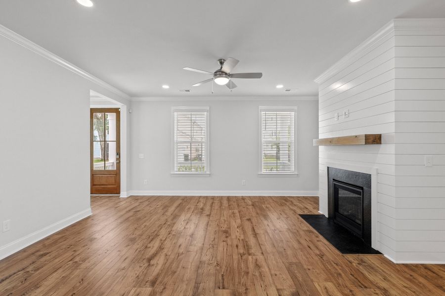 Spacious, unfurnished interior of a new home in Oak Bluff, Charleston (Image 32). Spacious, unfurnished interior of a new home in Oak Bluff, Charleston (Image 32).