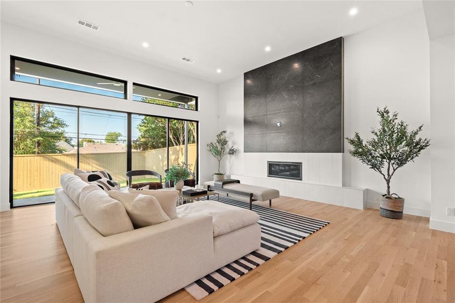 Furnished interior view inside a new home in , Dallas (Image 21). Furnished interior view inside a new home in , Dallas (Image 21).