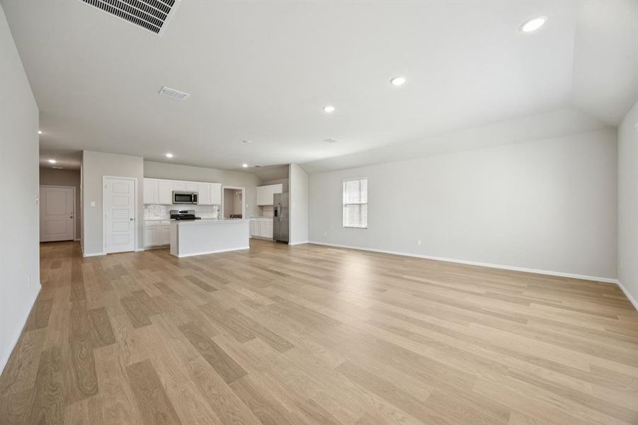 Spacious, unfurnished interior of a new home in Elevon, Lavon (Image 27).