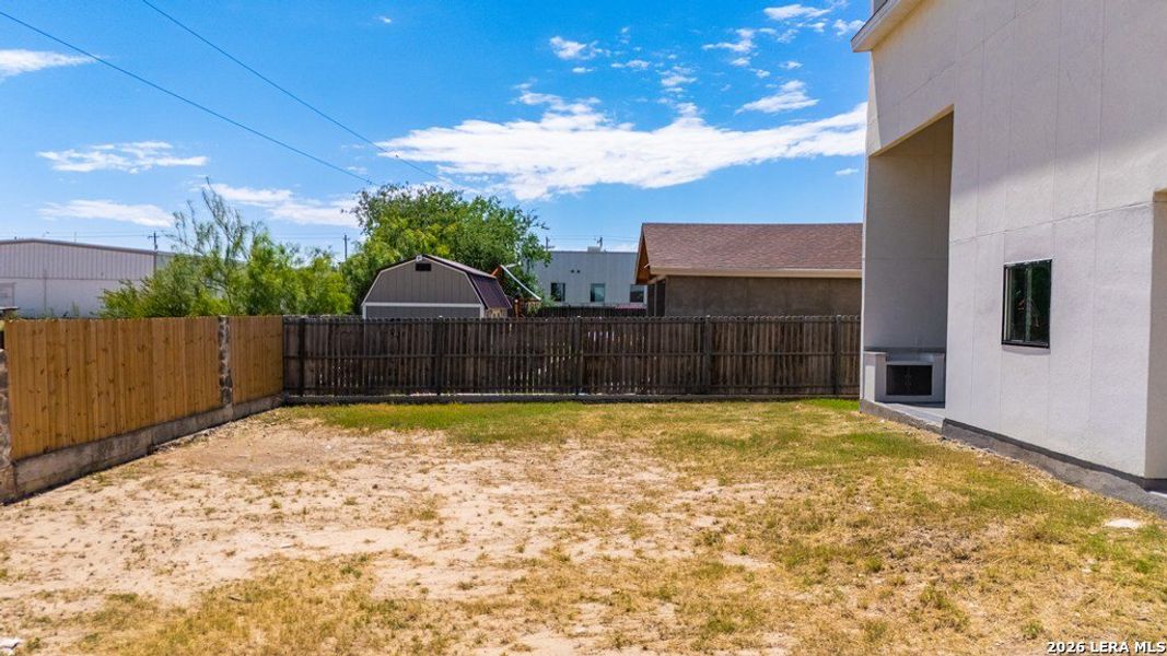 Exterior details and patio area of a home in , Harlingen (Image 3).